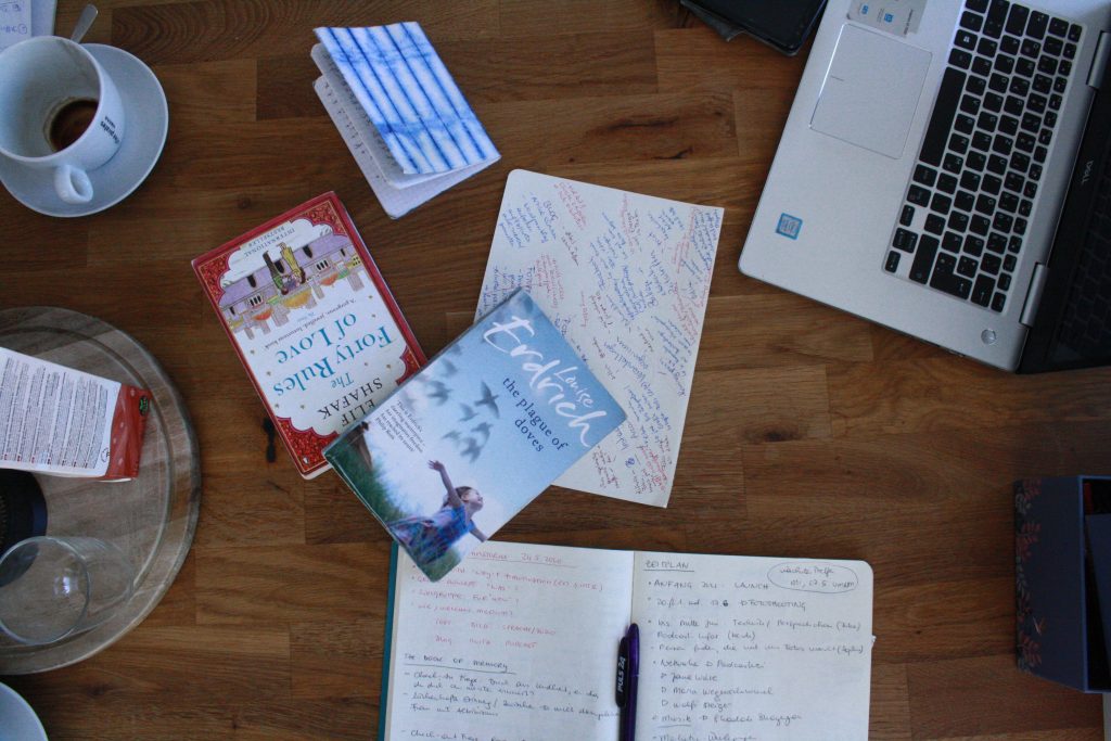 Die Buch Arbeitsplatz